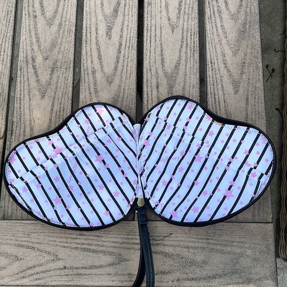 Betsey Johnson Luv Betsey Fushia Heart Wristlet - Picture 9 of 11